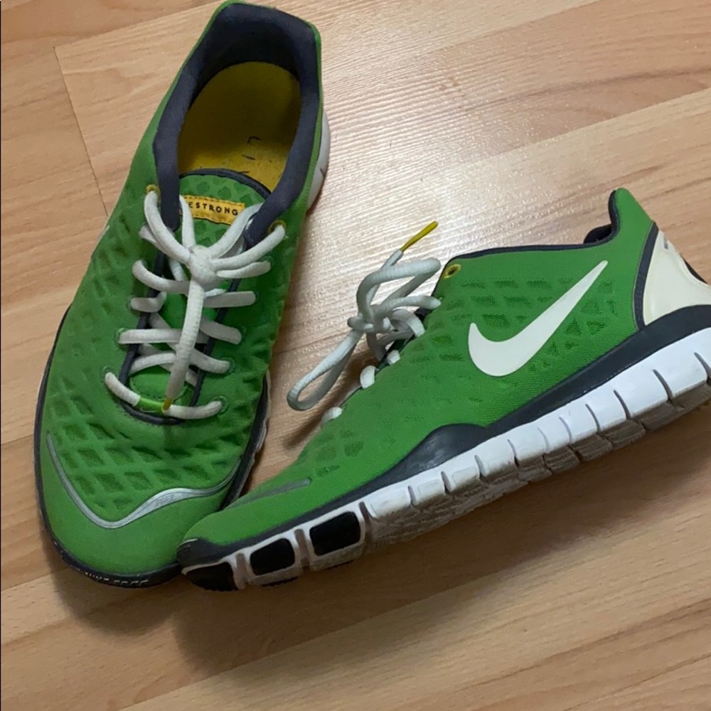 Nike Free Live Strong Sneaker Trainers Sz 7.5